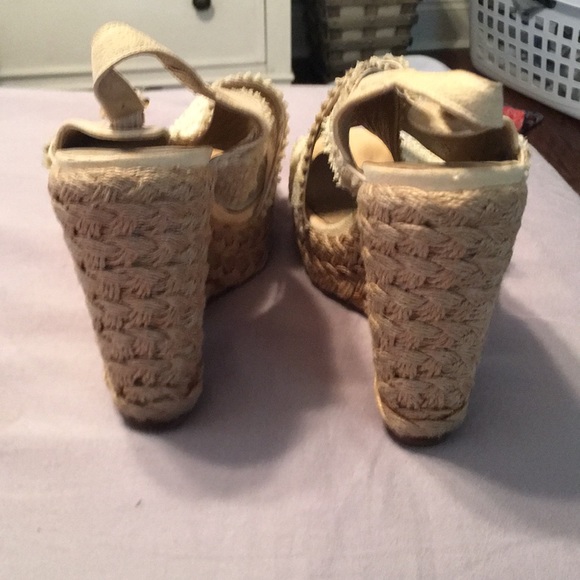 Authentic Stuart weitzman off white wedges - Picture 2 of 5